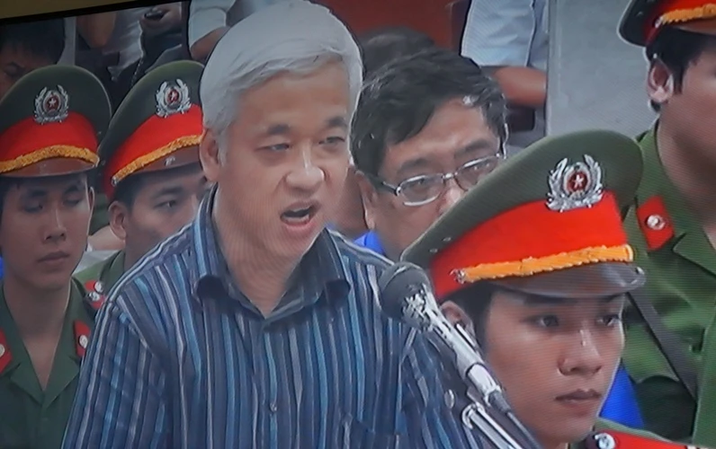 Bầu Kiên tranh luận, chủ tọa liên tục nhắc nhở bị cáo kìm chế cảm xúc ảnh 1 Bầu Kiên tranh luận, chủ tọa liên tục nhắc nhở bị cáo kìm chế cảm xúc ảnh 1
